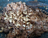 Foto del paso 4 de la receta: Salteado de arroz, calamares y salchichas