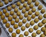Foto langkah ke 4 dari resep Kuker Bola Cokelat Sprinkel.