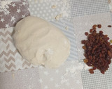 Foto del paso 3 de la receta: Panecillos de yogur con pasas de uvas en Monsieur Cuisine
