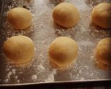 Foto langkah ke 4 dari resep Donat Maizena.