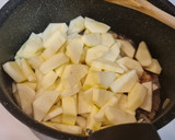 Foto del paso 3 de la receta: Dados de pollo en salsa de calabacín y nueces