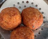 Foto del passaggio 3 della ricetta Polpette di ricotta