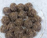 A picture of step 2 of Nuts chocolate nariyal ladoo.