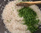 Foto del paso 1 de la receta: Arroz con tallitos de perejil