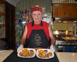 Foto del paso 7 de la receta: Alas de pollo adobadas y bastones de camote amarillo asado
