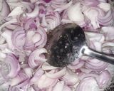 A picture of step 1 of Bhindi Masala.