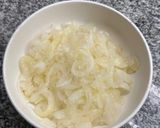 Foto del paso 3 de la receta: Rolls de cebolla y queso con tapa de pascualina