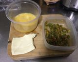 Foto del paso 1 de la receta: Omelette de flor de calabaza con queso