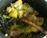 Foto del paso 5 de la receta: Arroz amarillo con pollo y aceitunas verdes