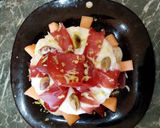 Foto del passaggio 15 della ricetta Risotto al Melone Fonduta di Brie Bresaola Pistacchi e Menta Fresca