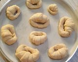 Foto del paso 9 de la receta: Medialunas de manteca 🥐🧈