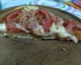 Foto del paso 6 de la receta: Pizza semi integral, simple de tomate y quesitos