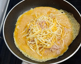 Foto del paso 3 de la receta: Tortilla francesa de atún, cebolleta fresca y queso