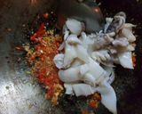 รูปขั้นตอนการทำที่ 4 ของ กะเพราปลาหมึกสด