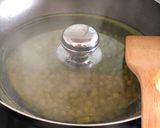 Foto del passaggio 1 della ricetta Scaloppina di tacchino allo spumante con i piselli 🫛