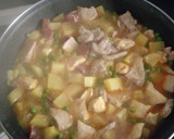 Foto del paso 2 de la receta: Pollo con patatas y lomo
