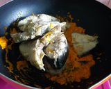 Foto langkah ke 4 dari resep Ikan Kemangi Bumbu Kuning.