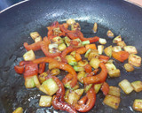 Foto del paso 2 de la receta: Ensalada templada de lentejas, canónigos, calabacín y pimiento