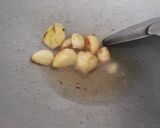 Foto langkah ke 2 dari resep Tumis Pare Sayur Asin.