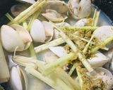 Hình bước làm 2 của món Nghêu sữa hấp sả