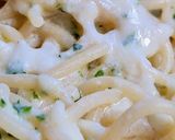 Foto del paso 3 de la receta: Pasta con crema de leche 🍝 Fideos secos a la crema con mozzarella, ajo y perejil🍝
