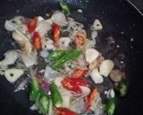 Foto langkah ke 3 dari resep Oseng Kubis, Wortel, Telur.