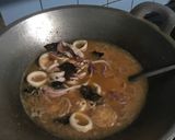 Foto langkah ke 5 dari resep Sup merah cumi tofu.