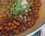A picture of step 4 of Spicy Kale chane.