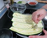 Foto del paso 4 de la receta: Calabacines rellenos de carne