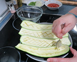 Foto del paso 4 de la receta: Calabacines rellenos de carne