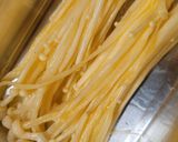 Foto langkah ke 1 dari resep Jamur Enoki Krispi.
