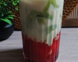 Foto langkah ke 4 dari resep Strawberry Creamy Matcha.
