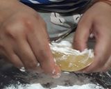 A picture of step 3 of Vanilla flavoured sugar floss.