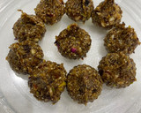 A picture of step 3 of Dates and nuts Modak.
