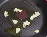Foto del paso 1 de la receta: Sangre encebollada con huevo