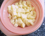 Foto del paso 1 de la receta: Dados de patata y migas de pollo con rúcula y canónigos