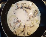 Foto langkah ke 6 dari resep Crispy Chicken Steak with Creamy Mushroom Sauce.