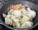 Foto langkah ke 2 dari resep Tumis Udang dan Kol.