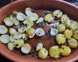 Foto del paso 5 de la receta: Merluza a la menta con papines y cebollines