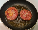 Foto del paso 6 de la receta: Hamburguesa de ternera, salchichas y tomate en polvo
