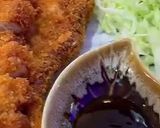 A picture of step 8 of Tonkatsu (Japanese style fried pork cutlet).