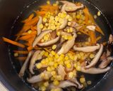 Hình bước làm 4 của món Súp ức gà với các loại rau (Chicken soup with vegetables)