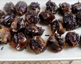 Foto langkah ke 4 dari resep 50. HIDANGAN PENUTUP SPECIAL DI BULAN RAMADHAN | KURMA KACANG COKLAT.