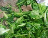 Hình bước làm 2 của món Thịt bò xào cần tây