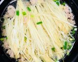 Hình bước làm 3 của món Soup nấm kim châm + giá
