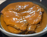 Foto del paso 3 de la receta: Chuletas de cerdo en salsa de café