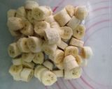 Foto langkah ke 1 dari resep 47. Choco Banana Roll Simple.