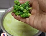 A picture of step 5 of Broccoli Almond Soup.