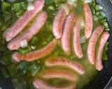Foto del paso 3 de la receta: Salchichas con salsa de vino