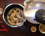 一鍋三菜 Part2~栗子炊飯&酸辣涼拌雞絲&暖心洋蔥雞湯【WMF 6.5L Fusiontec 快力鍋】的食譜步驟11照片